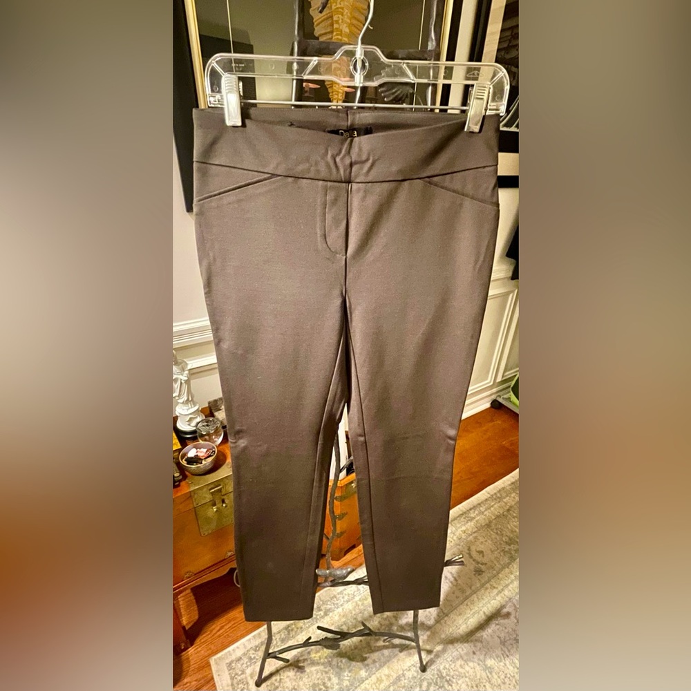 NWOT Dalia Pull On Stretchy Pants. Size Small